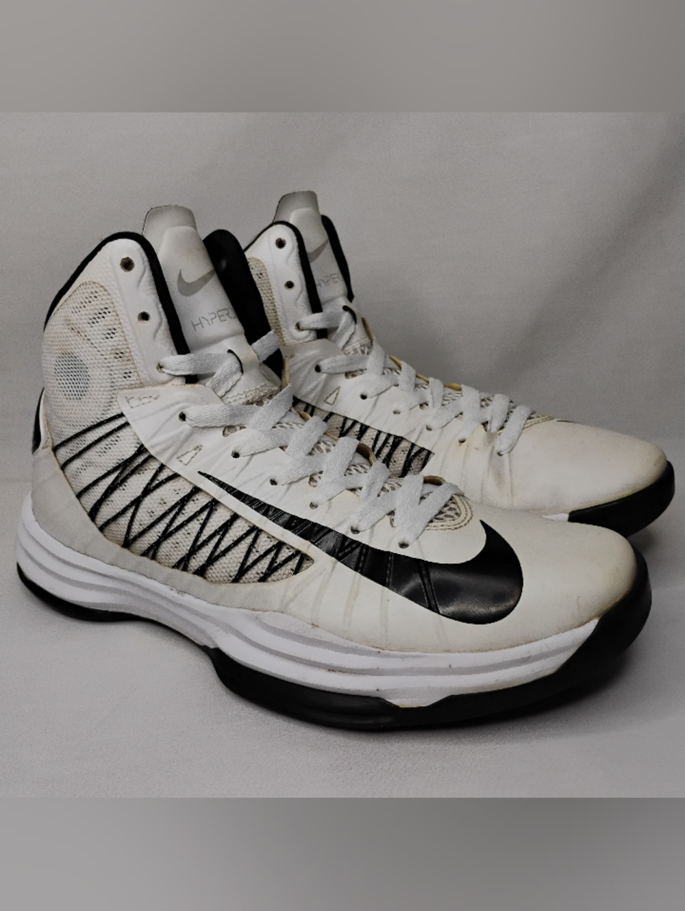 Men's 7.5 Nike Hyperdunk 2012 White & Black High Top Style Sneakers Gym Shoes